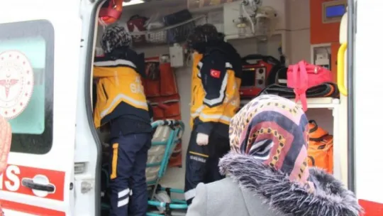 Anaokulu servisi ile otomobil çarpıştı: 1 yaralı!