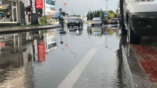 Yağmura vatandaşlar hazırlıksız yakalandı