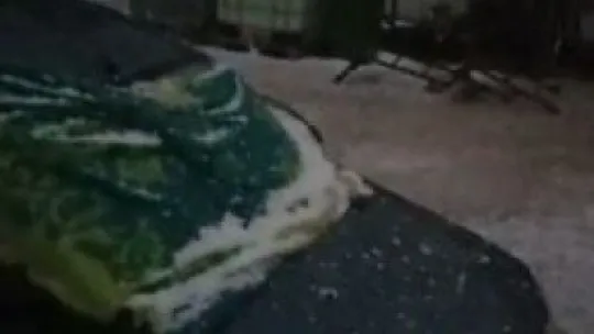 Aniden gökyüzü karardı, başlayan dolu ile yerler beyaza büründü