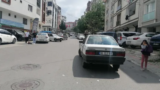 8 yaşındaki çocuğa otomobil çarptı