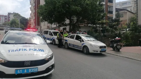 8 yaşındaki çocuğa otomobil çarptı