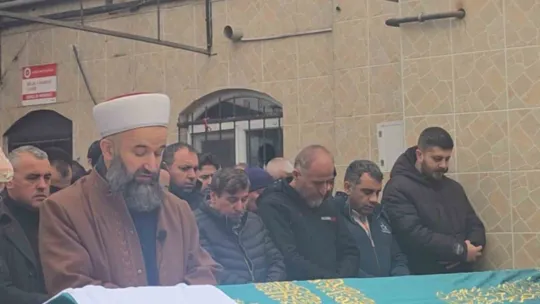 Ankara'da aile katliamı yapan ve intihar eden şahıs ile annesi Gebze'de defnedildi