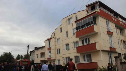 Anne-kızın yaşadığı ev alevlere teslim oldu