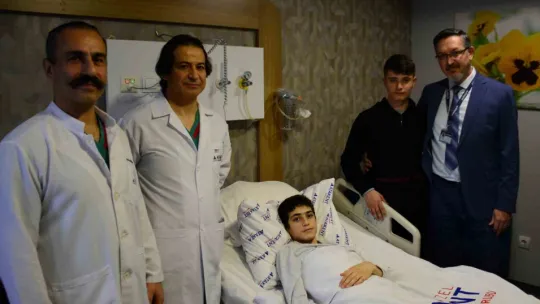 Anne ve babasını kaybeden Enes'e duygulandıran jest