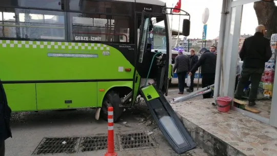 Annenin öldüğü, kızlarının yaralandığı feci kazada sürücülere ev hapsi cezası