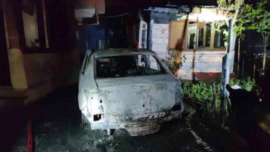Emanet aldığı araç alev topuna döndü