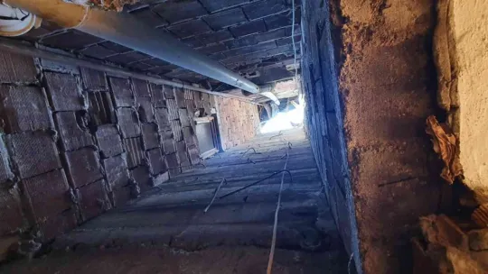 Apartman boşluğuna düşen genci itfaiye ekibi kurtardı