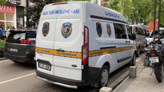 Apartman görevlisi, su basan dairede ölü bulundu