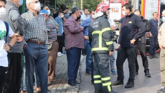 Apartmanda çıkan yangın vatandaşları sokağa döktü