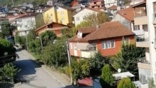 Apartmanda çıkan yangın vatandaşları sokağa döktü