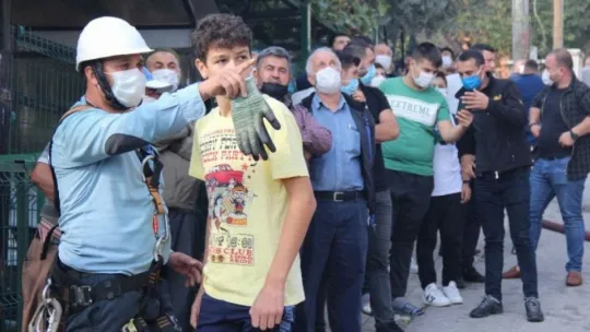 Apartmanda çıkan yangın vatandaşları sokağa döktü