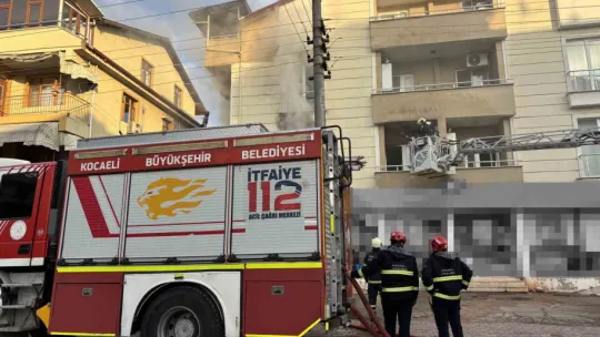 Apartmanın 2. katı alev alev yandı