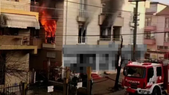 Apartmanın 2. katı alev alev yandı