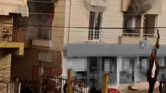 Apartmanın 2. katı alev alev yandı