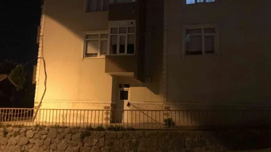 Apartmanın giriş kapısında ölü bulundu