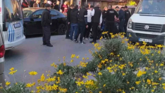 Aracın açılan kapısına çarpan bisikletli yaralandı