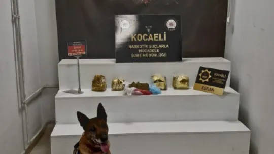 Aracın bagajına gizlenen uyuşturucu böyle bulundu