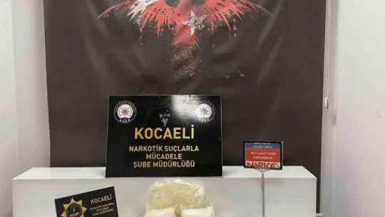 Aracın motor kısmına 5 kilo uyuşturucu sakladılar