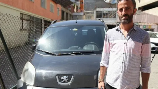 Aracında bulduğu altın dolu poşeti polise teslim etti!