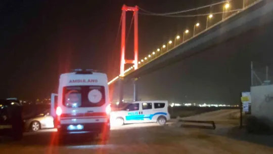 Aracını durdurup Osmangazi Köprüsü'nden atladı