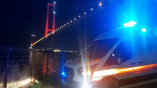 Aracını durdurup Osmangazi Köprüsü'nden atladı