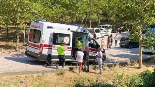 Aracını park etmek isterken 7 metrelik kanala düştü