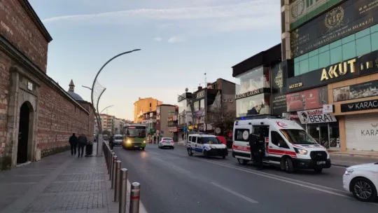 Aracın içinde uyuyakaldı, ekipler harekete geçti!