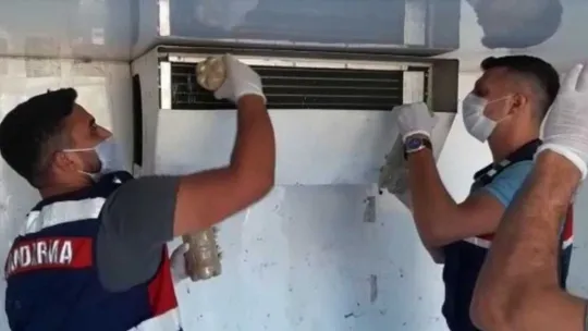 Araçtaki pet şişelerin içinden esrar çıktı