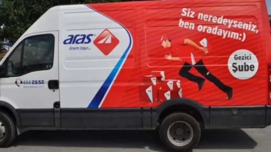 Aras kargo aracı kaldırımı işgal ediyor, zabıta ekiplerinden cevap yok!