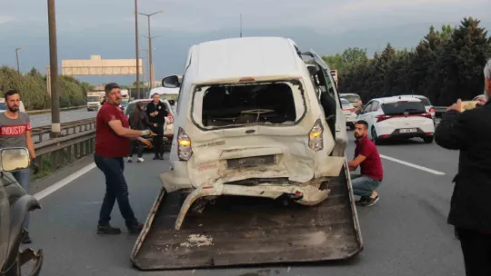Arıza yapan kamyon zincirleme kazaya sebep oldu