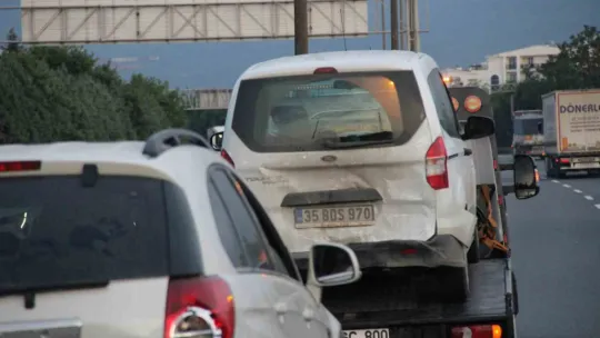Arıza yapan kamyon zincirleme kazaya sebep oldu