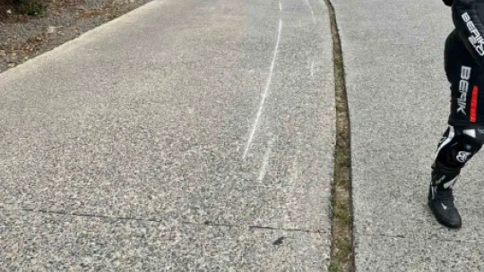 Asfalttaki yarık yüzünden ölümden döndü
