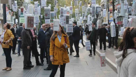 5 dakikada 5 bin kitabı dalından topladılar
