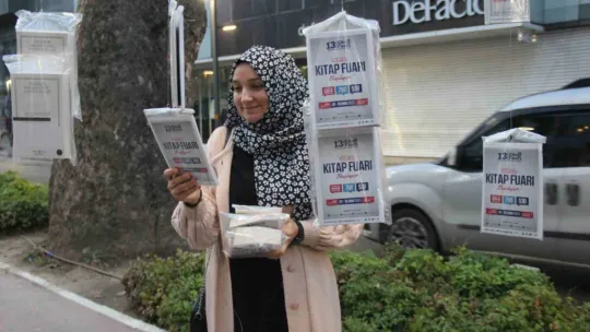 5 dakikada 5 bin kitabı dalından topladılar