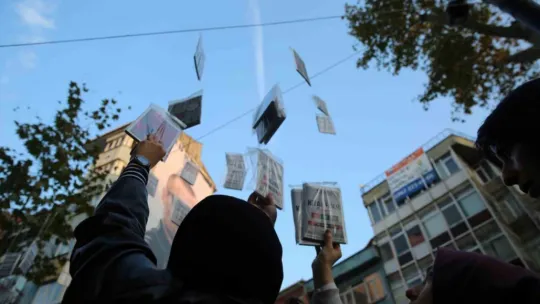 5 dakikada 5 bin kitabı dalından topladılar