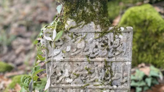 Asırlık Osmanlı mezarları yeniden ayağa kaldırıldı