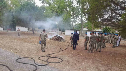 Askeri personele yangın tatbikatı