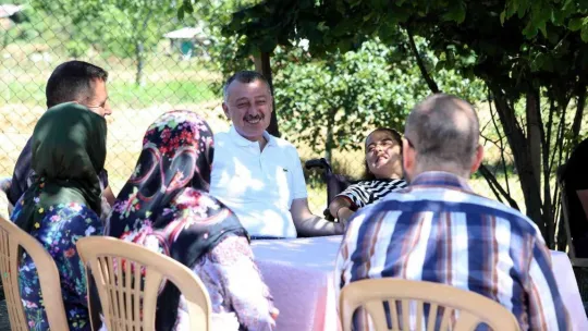 Aslıhan'ın yüzü kilit parke taşıyla güldü