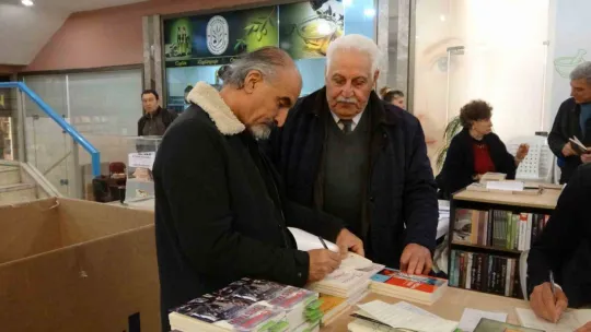 Asrın felaketinde yaşadıklarını anlattığı kitabın gelirini depremzedelere bağışladı