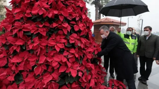 Atatürk'e özel hazırlanan 182 çiçekli fotoğraf alanına yoğun ilgi