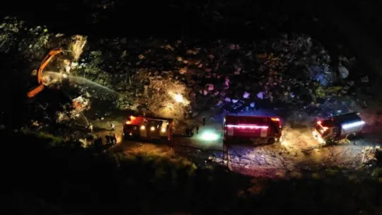 Atık sahası alevlere teslim oldu