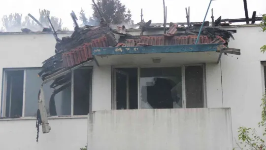 Atıl durumda olan fabrika alev alev yandı