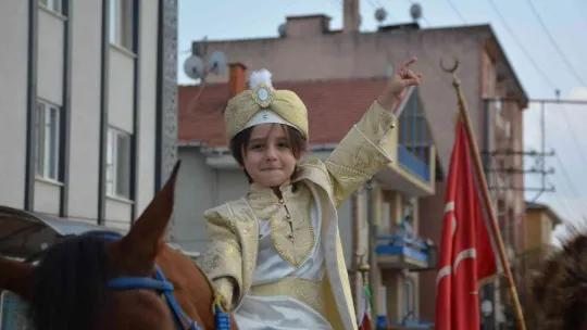 Atlı ve mehterli sünnet coşkusu