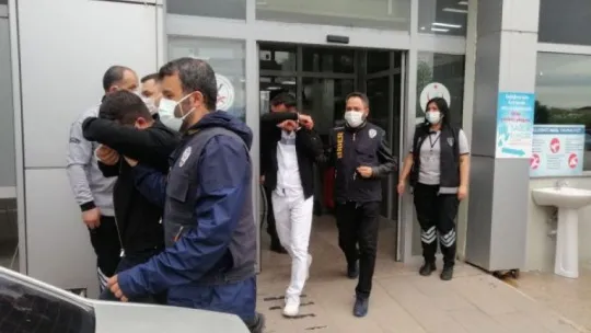 ATM'lere yerleştirdikleri düzenekle 500 bin TL vurgun yaptılar