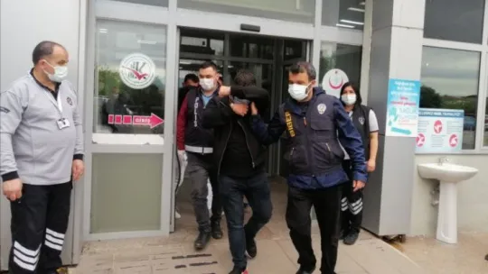 ATM'lere yerleştirdikleri düzenekle 500 bin TL vurgun yaptılar