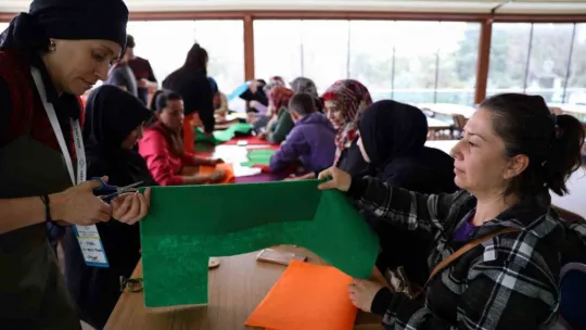 Atölye etkinlikleriyle acılarını bir nebze de olsa unutuyorlar