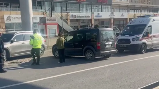 Yol vermeme kavgasında kadın sürücü bıçakladı