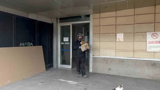 İzmit'teki o AVM'de kuryelere asansör yasak mı?