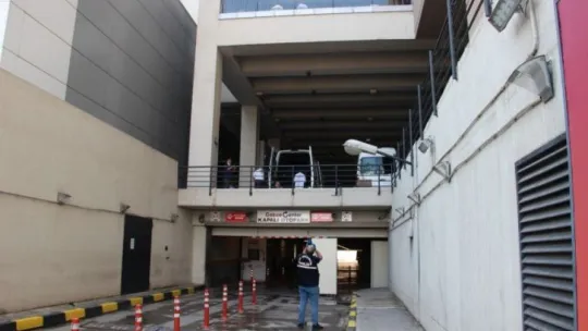 AVM terasından ölüme atlayan genç kız hayatını kaybetti!