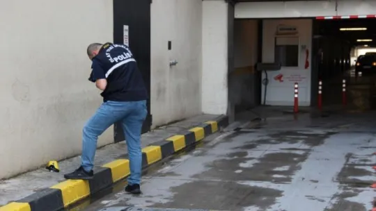 AVM terasından ölüme atlayan genç kız hayatını kaybetti!